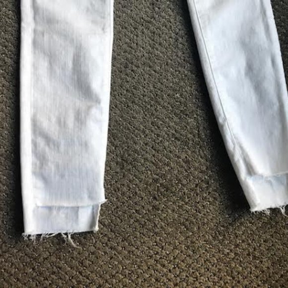 Skinny White Cut Bottom Frame Jeans - Picture 2 of 3